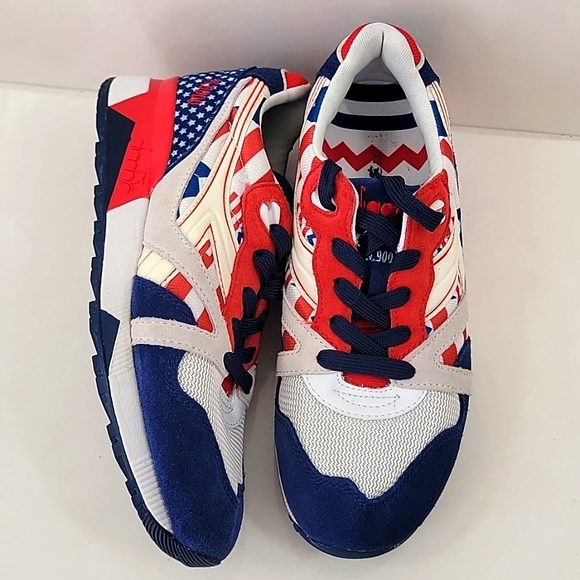 Diadora Other - Diadora retro sneakers